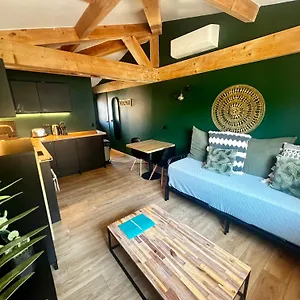 https://le-clocher-de-cassis.fr-provencehotel.com